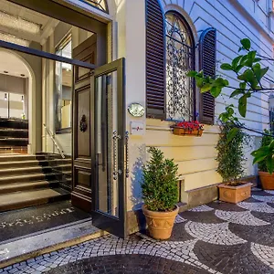 Otel Royal Court, Roma