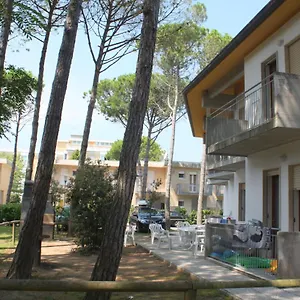 https://villa-lucina.hotelinveneto.com